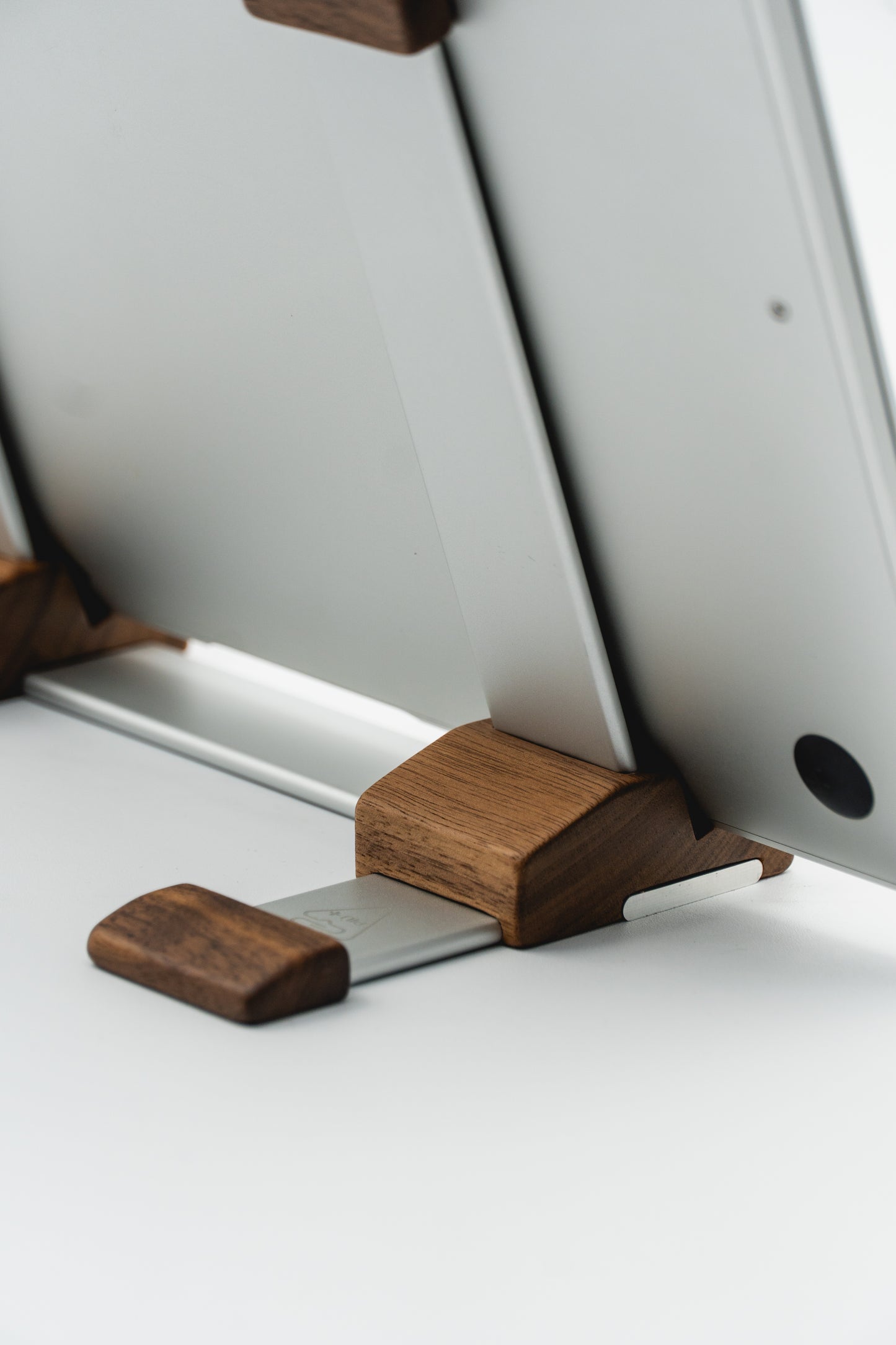 4-P PORTA TABLET alluminio