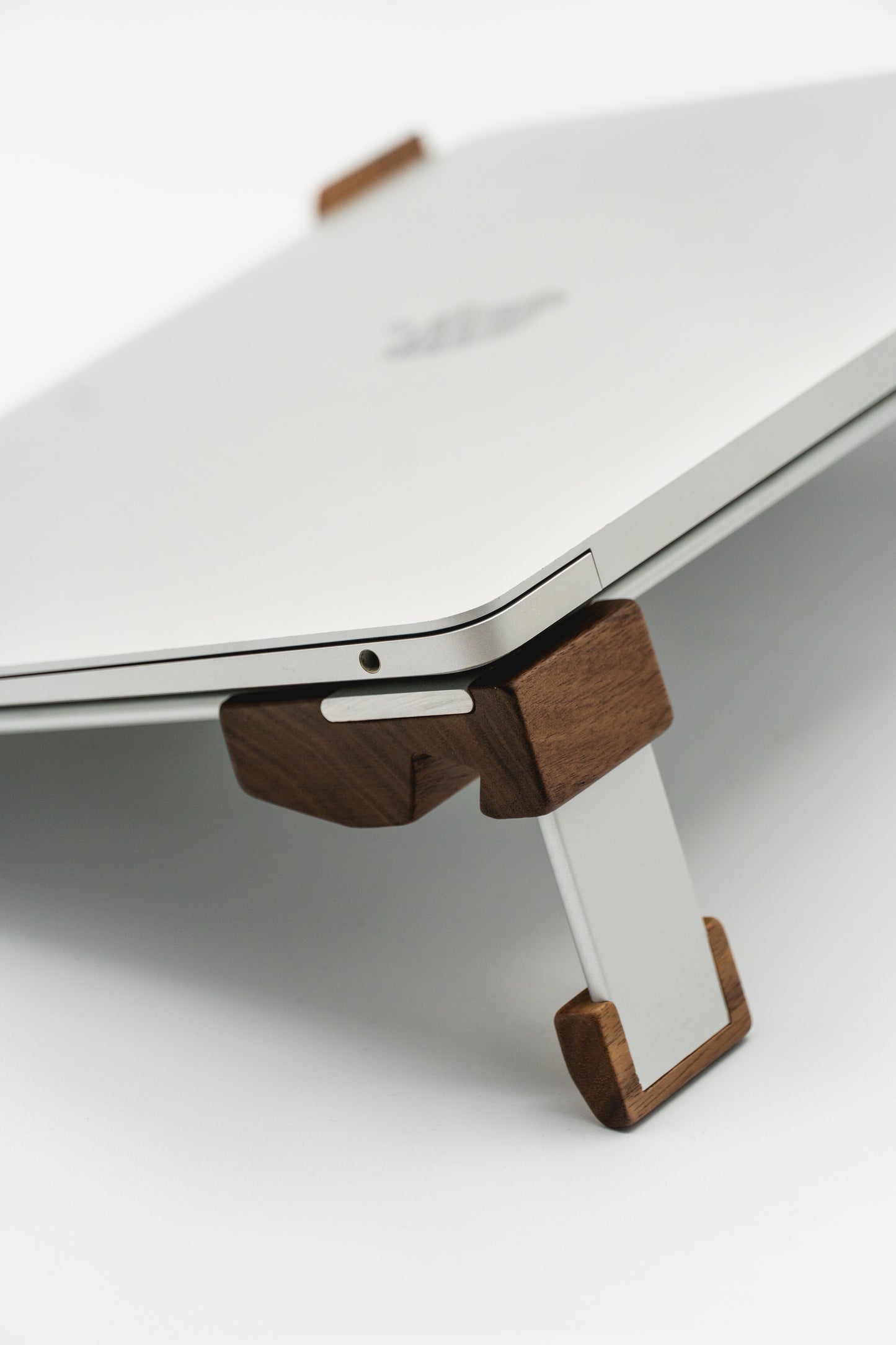 1-G  PORTA LAPTOP 12-14 alluminio