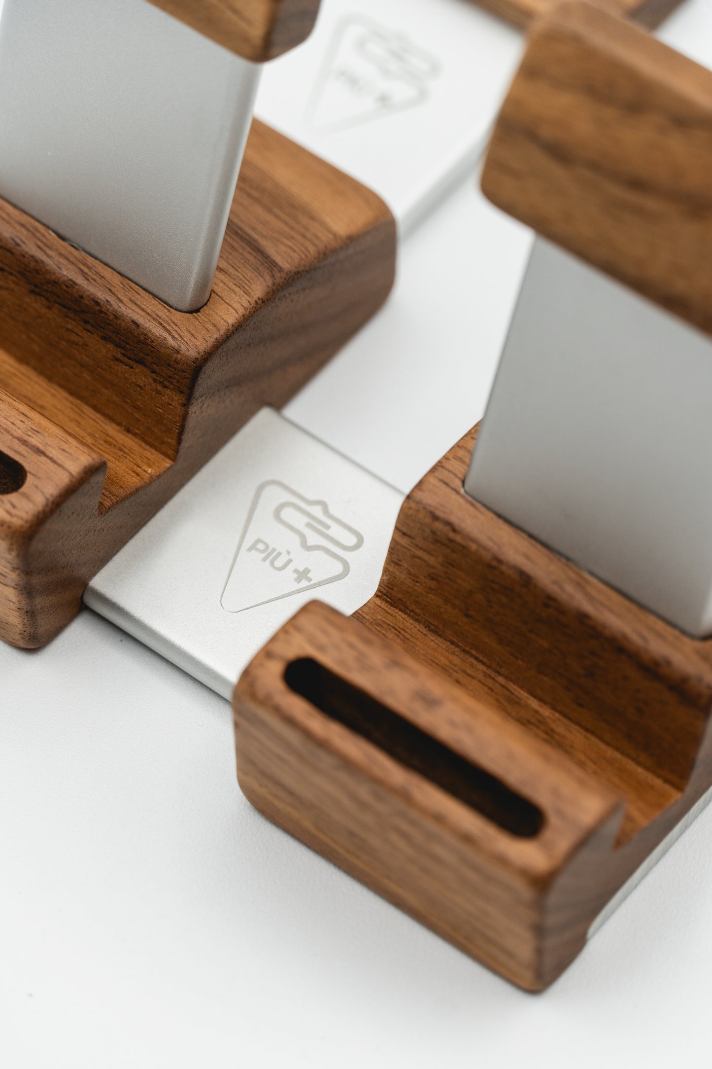1-P  PORTA SMARTPHONE alluminio